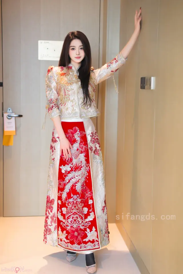 [XR Uncensored] Candy糖糖: R18 秀人网模特 新年礼服 (111 photos + 5 videos)