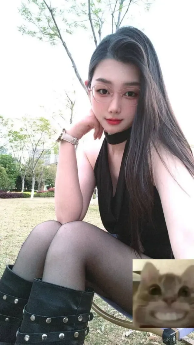 李安菲: 顶级泄密 2026.01.29 轻松拿下拜金小姐姐 (34 photos + 8 videos)