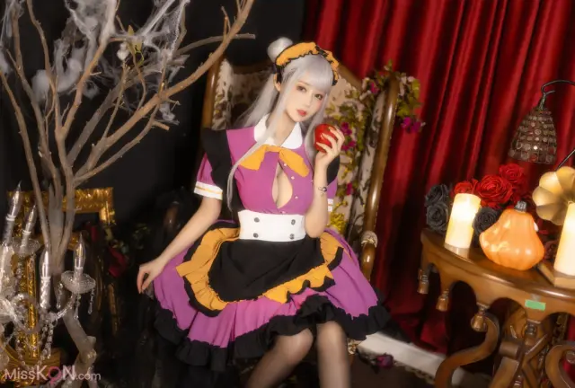 Coser@羽生三未: 万圣黑丝女仆 (37 photos)