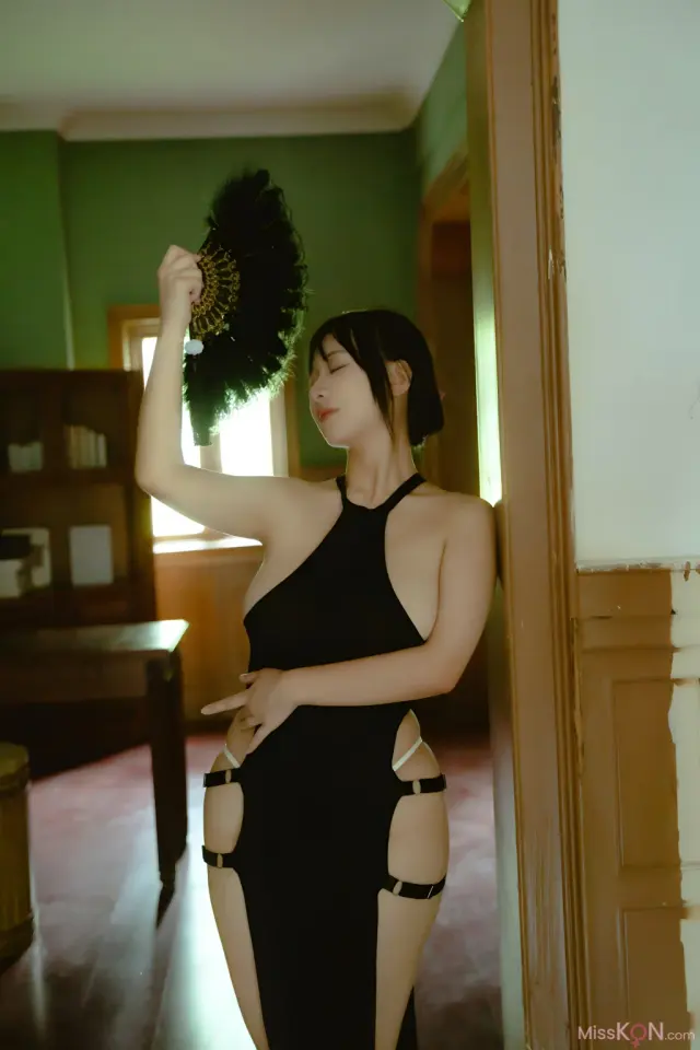 Coser@浅安安 – 激凸黑珍珠 (36 photos)