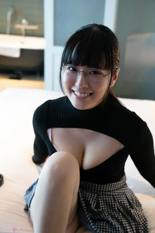 [JP] Shinonome Umi (東雲うみ): FLASHデジタル写真集 密会 (97 photos)