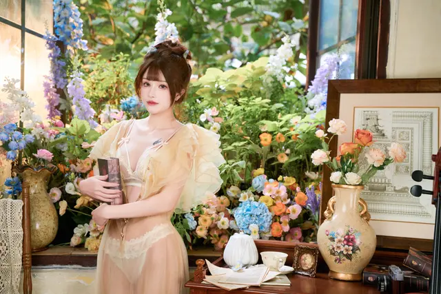 Coser@鹿八岁 – 深林的洁白花语 (105 photos)