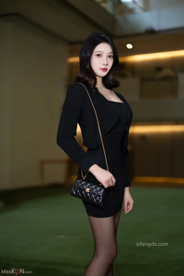 [XR Uncensored] 郑颖姗: R18 秀人网模特 情迷黑丝 (88 photos + 8 videos)