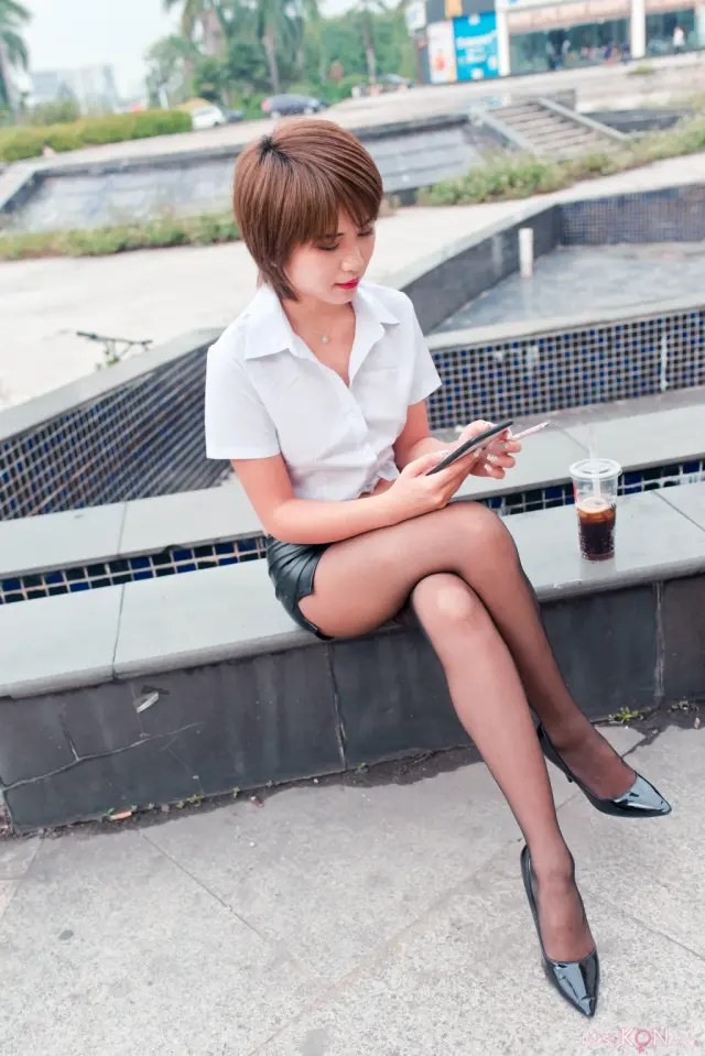 [精选街拍作品] MJ-004: 萌宝儿皮裙黑丝 (196 photos + 3 videos)