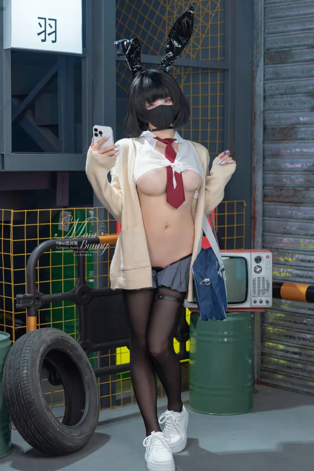 Coser@黏黏团子兔 – 10月作品『賽博逆JK』提线木偶 (87 photos)