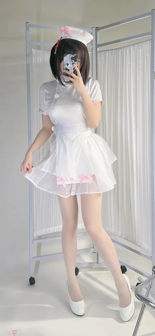 Coser@miko酱ww: 护士宝宝 (36 photos)