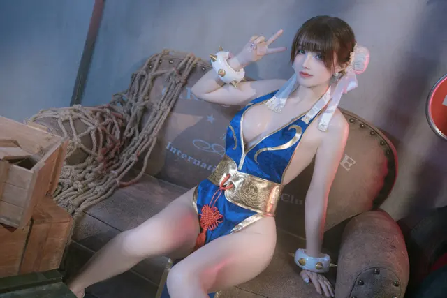 Coser@鹿八岁 – 春丽的格斗辅导 (90 photos)