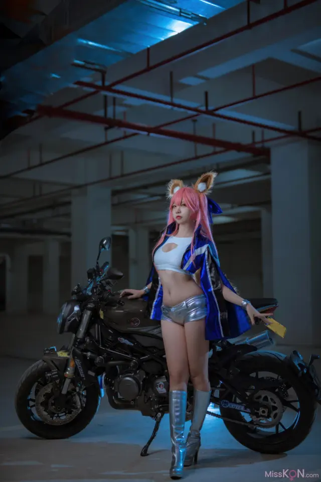 Coser@二佐Nisa: FGO 玉藻前赛车服 (30 photos)