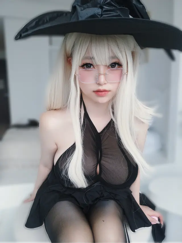 Coser@女主K – 女巫 (20 photos)