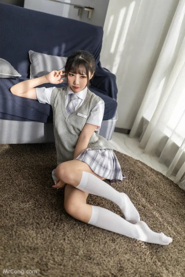 Coser@面饼仙儿 No.074: 制服少女 (40 photos)