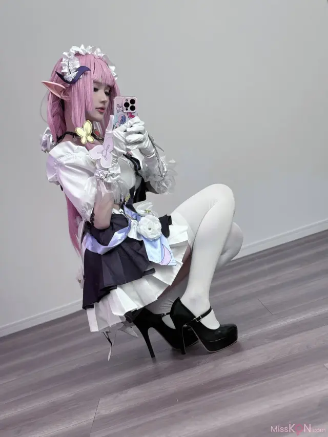 Coser@幼愛youmeko: 爱莉希雅女仆 (20 photos)