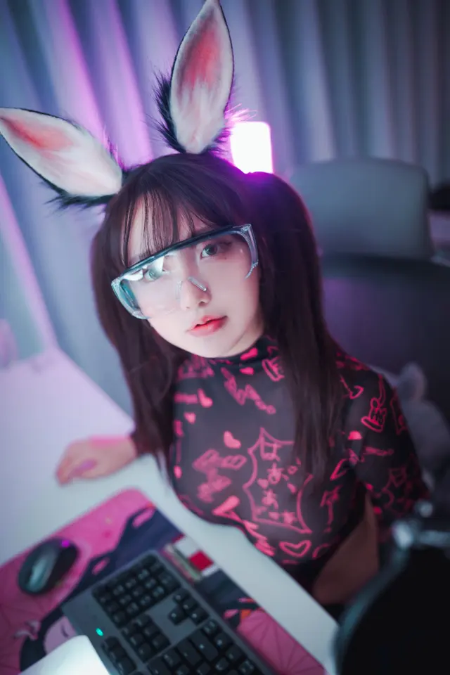 [DJAWA] Yeeun – Son Ye-Eun Retro Gaming Girl