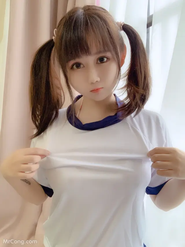Coser@蜜桃少女是依酱呀: 体操服 (31 photos)