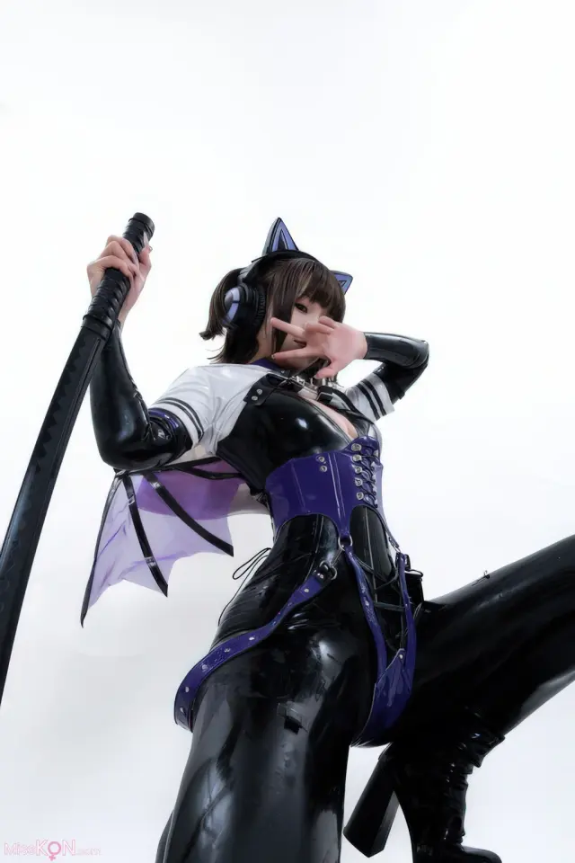 Coser@柒柒要乖哦 – 白棚胶衣 (36 photos)