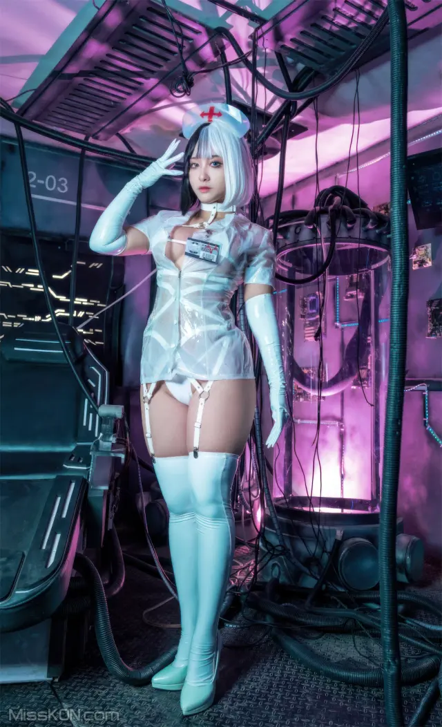 Coser@洛璃LoLiSAMA: 透明护士 (37 photos)