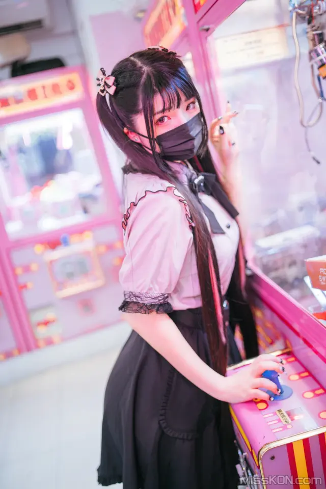 Coser@落落Raku: Night LiLy 夜百合 (88 photos + 1 video)