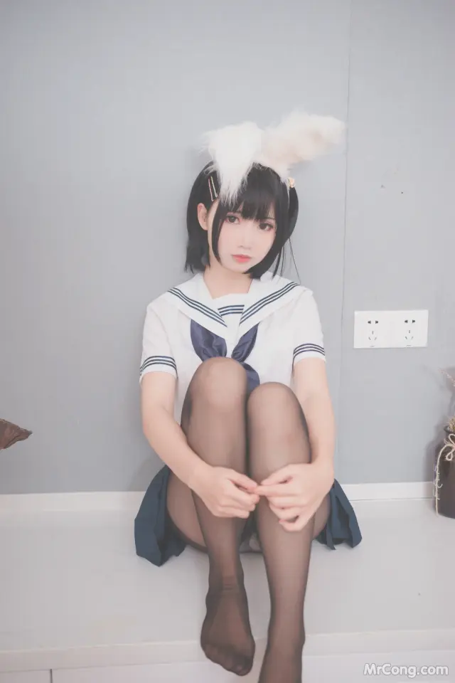Coser@面饼仙儿 No.053: 面饼兔耳jk (17 photos)