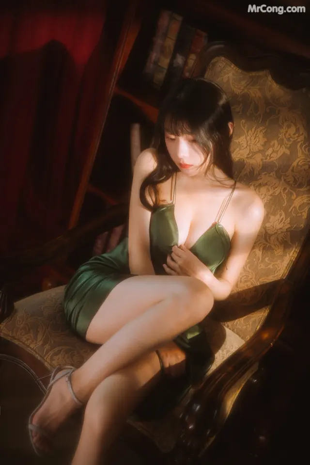 Coser@香草喵露露 No.046: 杨枝甘露 绿色连衣裙 (45 photos + 1 video)
