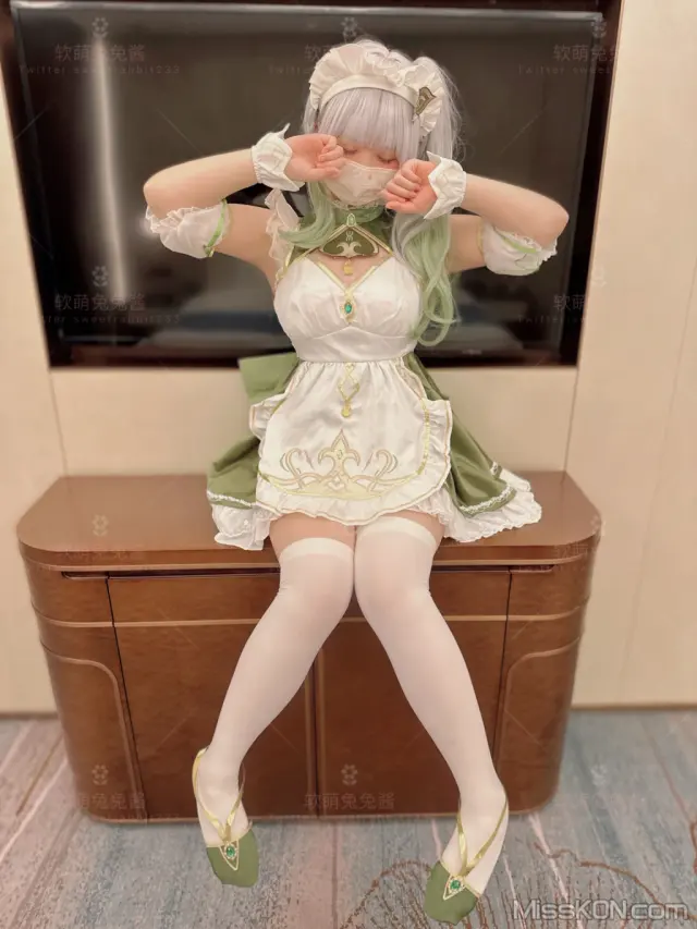 Coser@软萌兔兔酱: 一日女仆 (40 photos + 1 video)