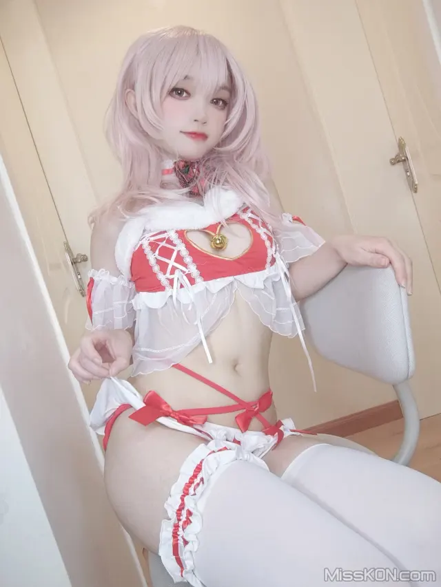 Coser@神沢永莉: 平安夜红色分体式 (125 photos + 1 video)