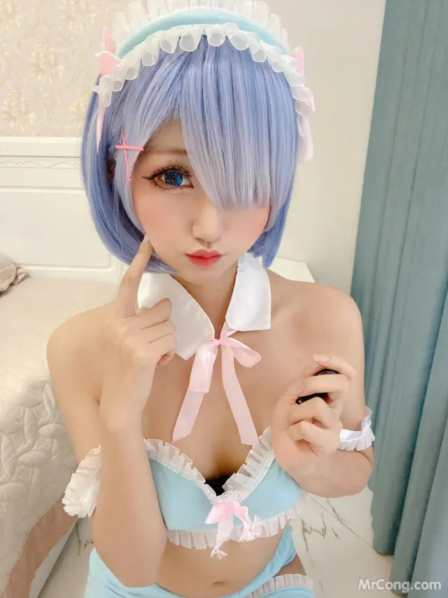 Coser@KuukoW No.031: Rem Selfie (33 photos)