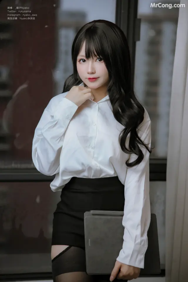 Coser@Nyako喵子: 隣のやばいお姉さん OL (78 photos + 1 video)