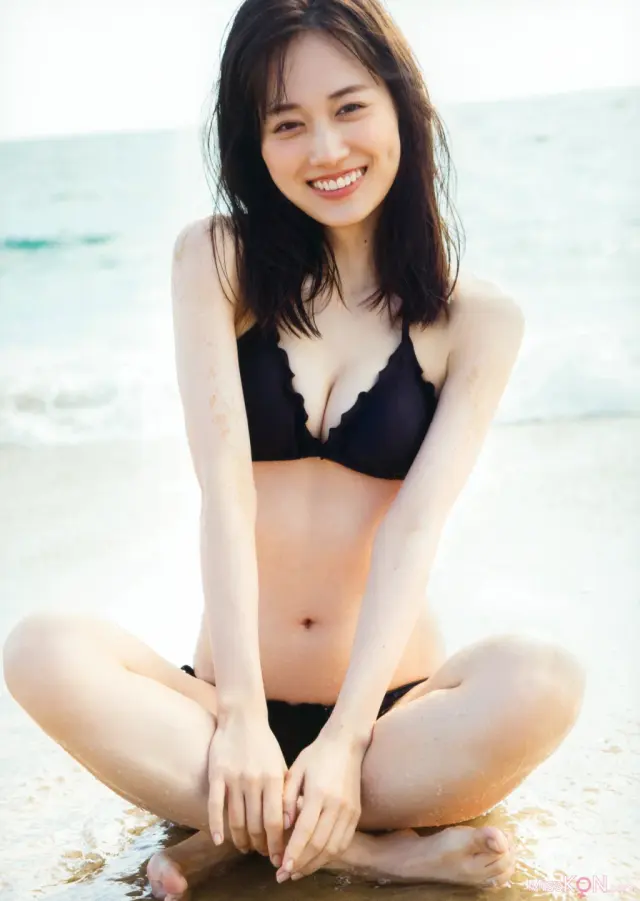 [JP] Mizuki Yamashita (山下美月): 乃木坂46 – 2nd写真集「ヒロイン」 (142 photos)