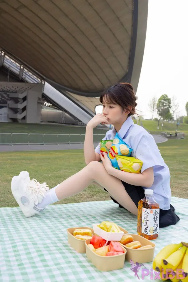 [三禾摄影] No.009: 体操服 过膝棉袜 (140 photos + 1 video)