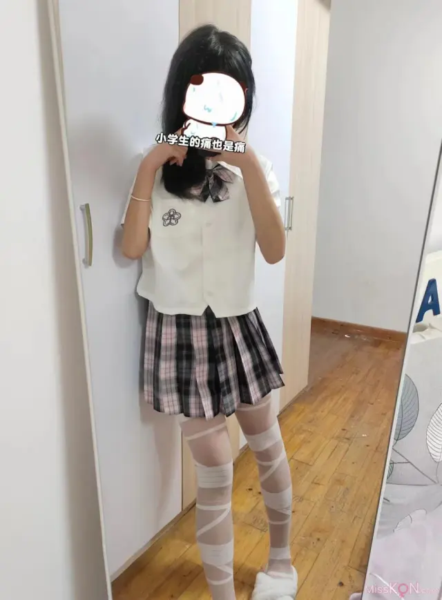 是嚯嚯呀: X福利姬 极品萝莉 (26 photos + 14 videos)