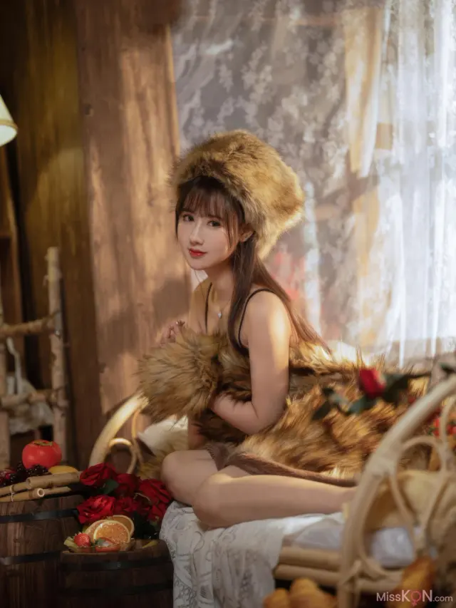 Coser@羽生三未 – 冬之恋歌 (24 photos)