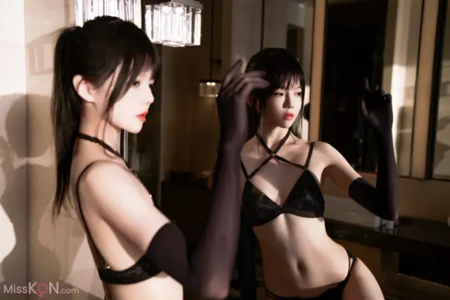 Coser@桜桃喵: 黑金 (50 photos + 2 videos)