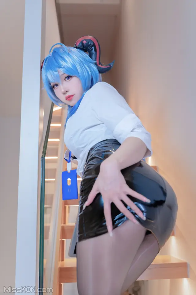 Coser@miko酱ww: 原神 甘雨OL (43 photos)