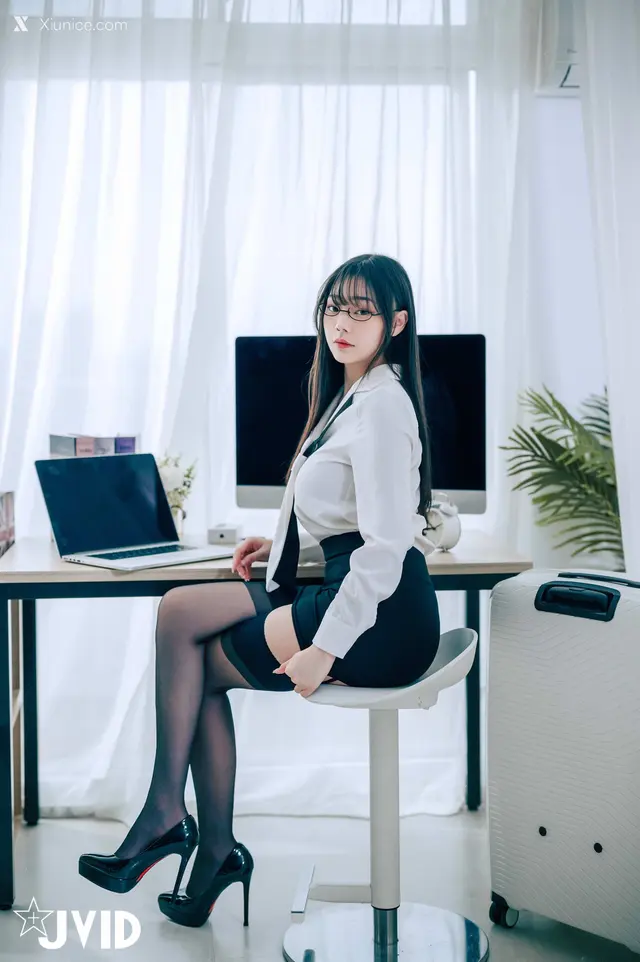 JVID – 苡昕 Slivia – 超巨乳女秘書 (159 photos)