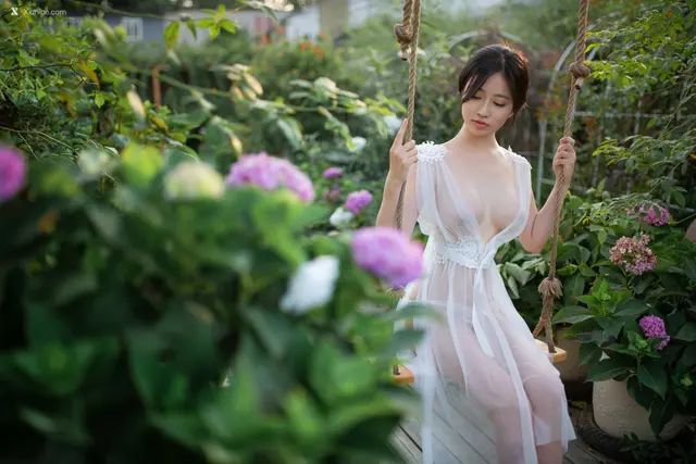 Coser@年年Nnian – 神明之女 (40 photos)
