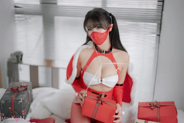 Coser@轩萧学姐: 圣诞红丝兔女郎 (45 photos)
