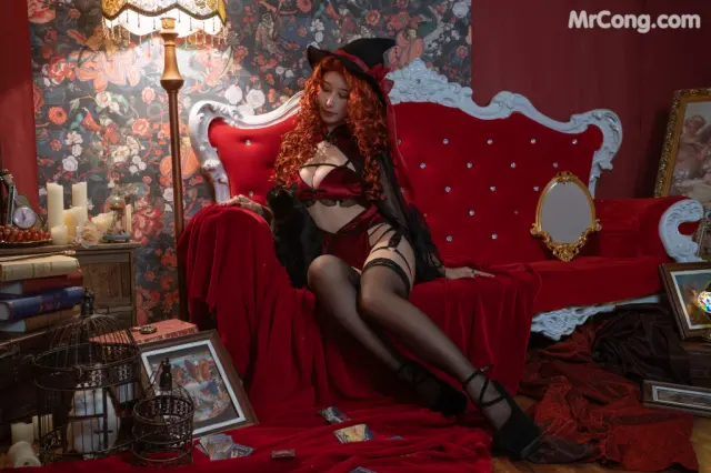 Coser@云溪溪 (Yunx1x1) Vol.035: 奶桃 女巫和艳后 (50 photos + 1 video)