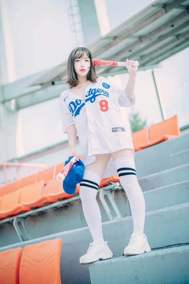 DJAWA Photo – Son Ye-Eun (손예은): “Cheer Up in the Summer”