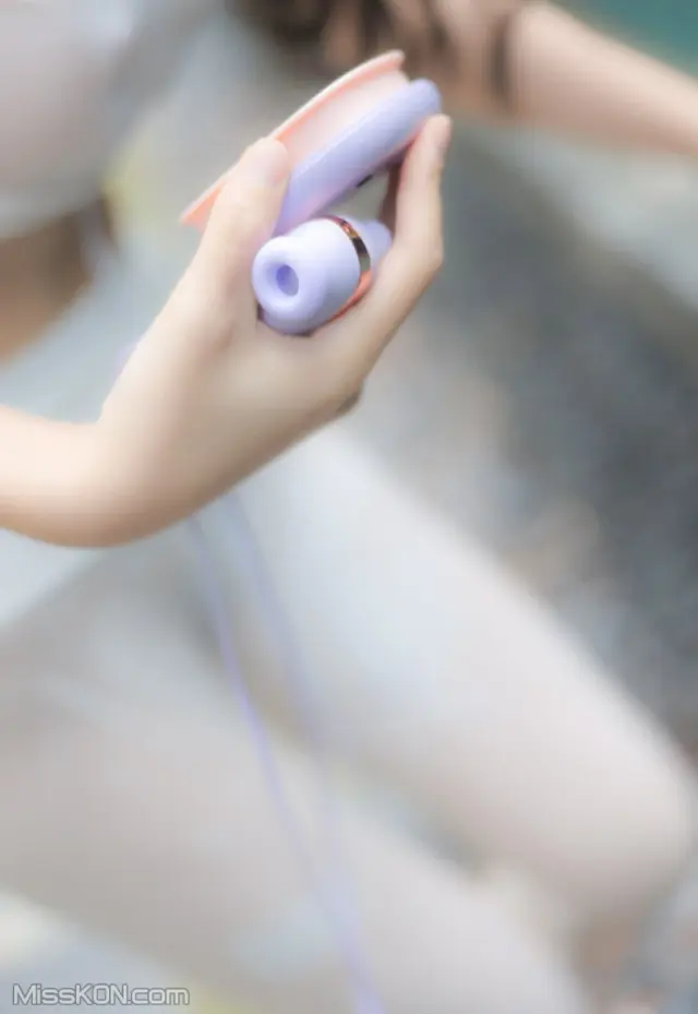 [XR Uncensored] 桃妖夭: 戶外情趣未上架无码流出 (71 photos)