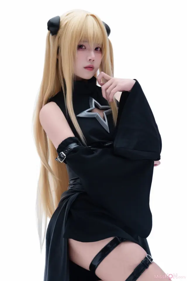 Coser@清水凪 – 出包王女 金色暗影 (24 photos)