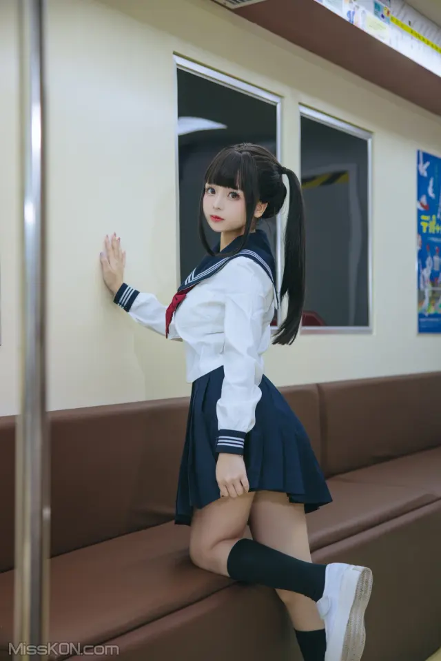 Coser@日奈娇: 列车JK (140 photos)
