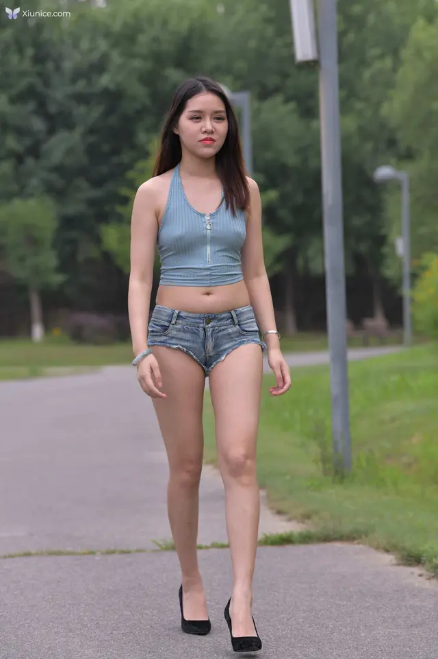 精选街拍作品 4K No.0002 极品劲爆身材美女模拍原图 (177 photos)