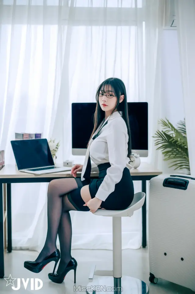 [JVID] 苡昕Slivia: 超巨乳女秘書 (159 photos)