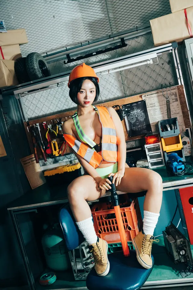 [Loozy] Booty Queen – Naked Worker (+S.Ver) (178 photos)