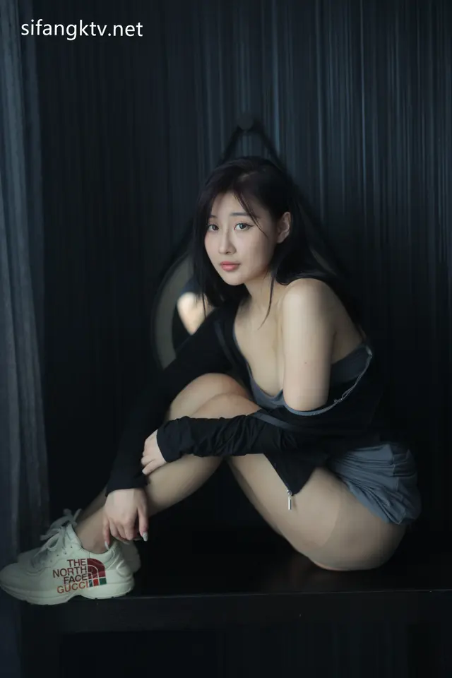Xiuren Uncensored 顾楚楚Maily – R18 秀人网模特 新晋女神 多套制服惑力十足 EP.22 (200 photos)