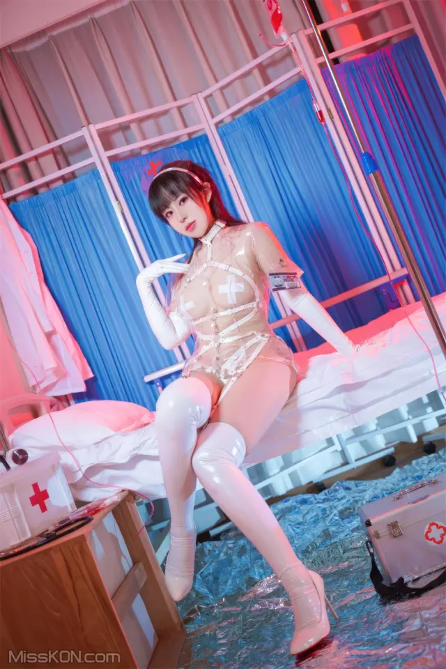 Coser@虎森森: 透明护士 (60 photos)
