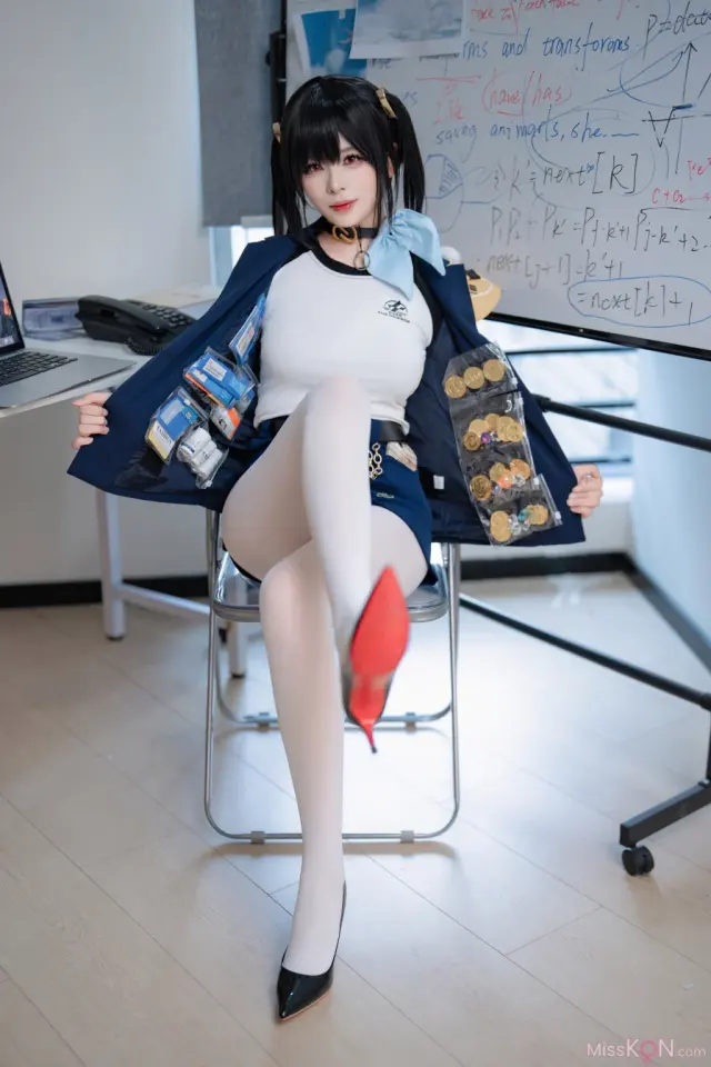 Coser@轩萧学姐: Nikke胜利女神 索拉 (50 photos)