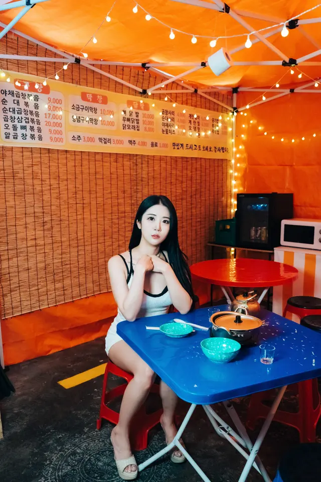 [Loozy] Bomi (보미): Street Stall (112 photos + 5 videos)