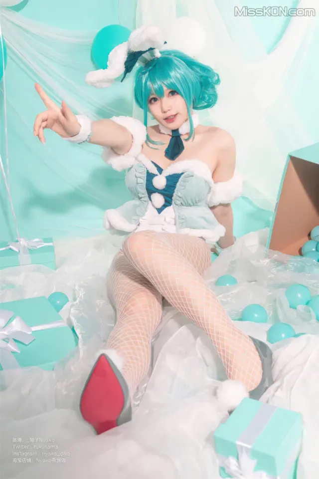 Coser@Nyako喵子: 初音白兔 (41 photos)
