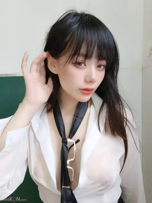 Coser@九言: OL (21 photos + 2 videos)