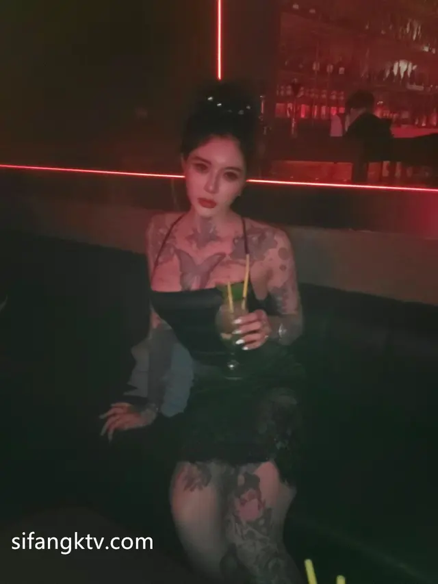 Sexychloe – 火爆X网红福利 野性十足 (63 photos)